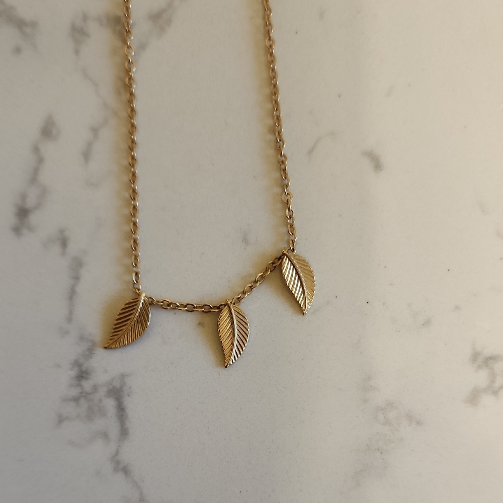 Elegant Gold Colored Leaf Necklace